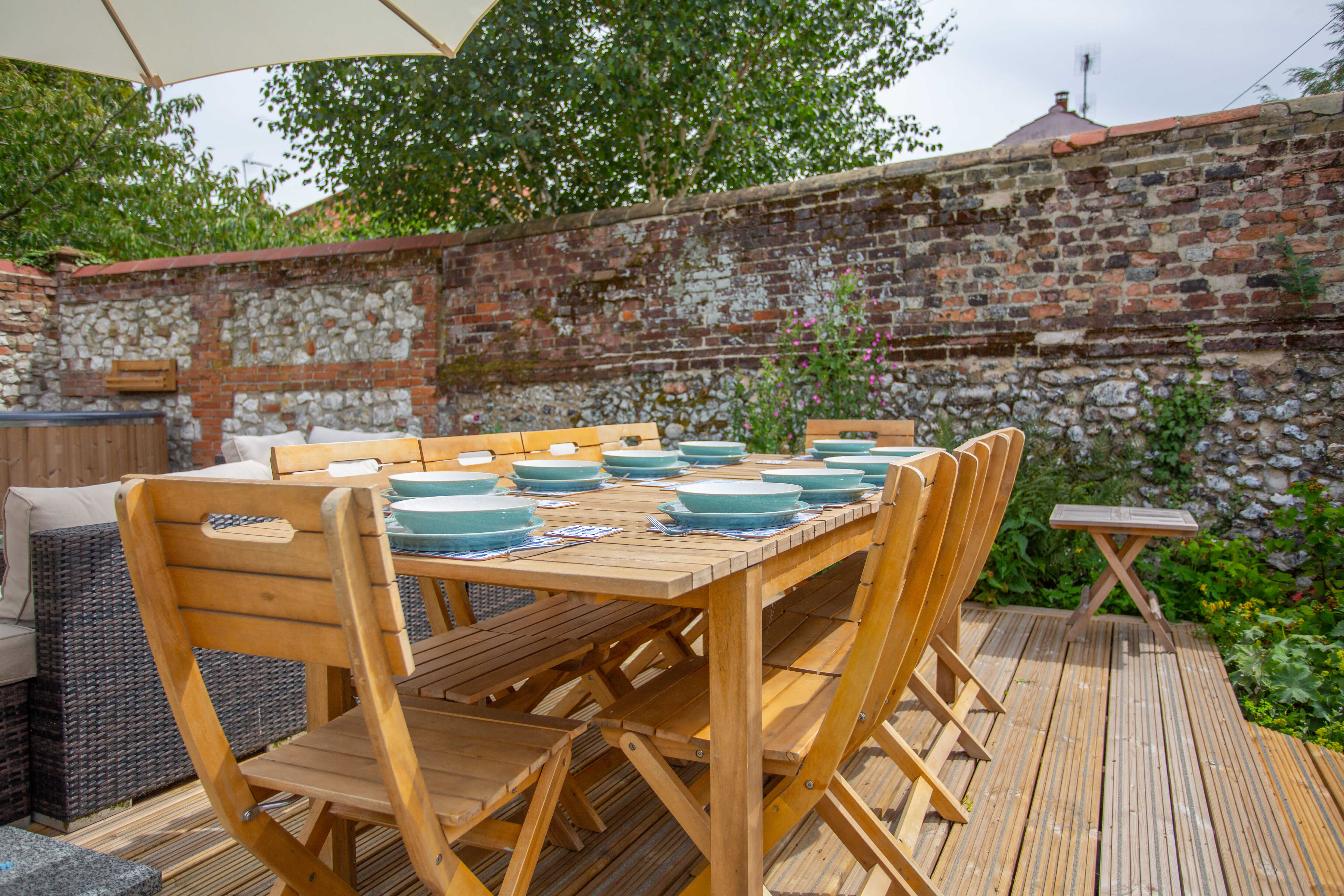 Deck dining